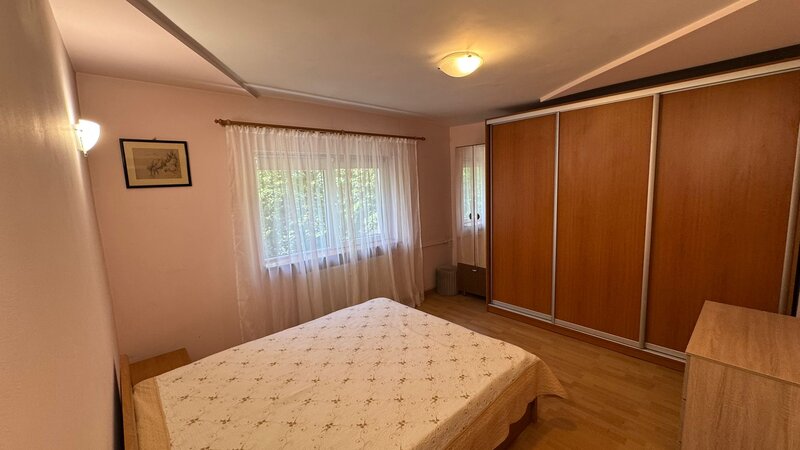 Piata Victoriei, Dr Felix,