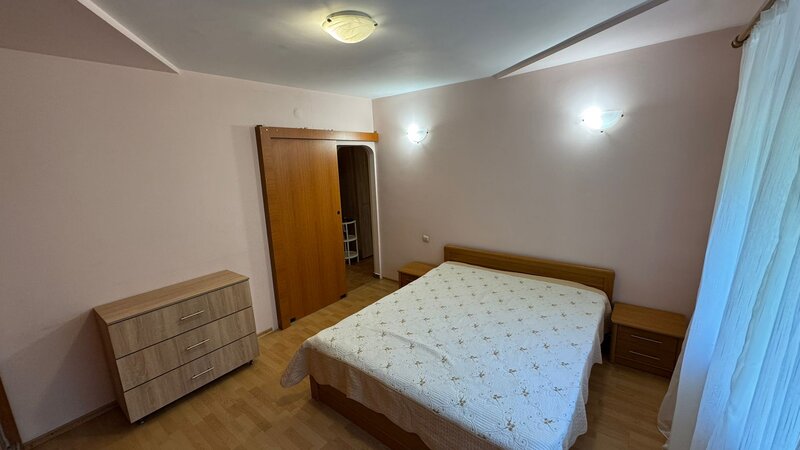 Piata Victoriei, Dr Felix,